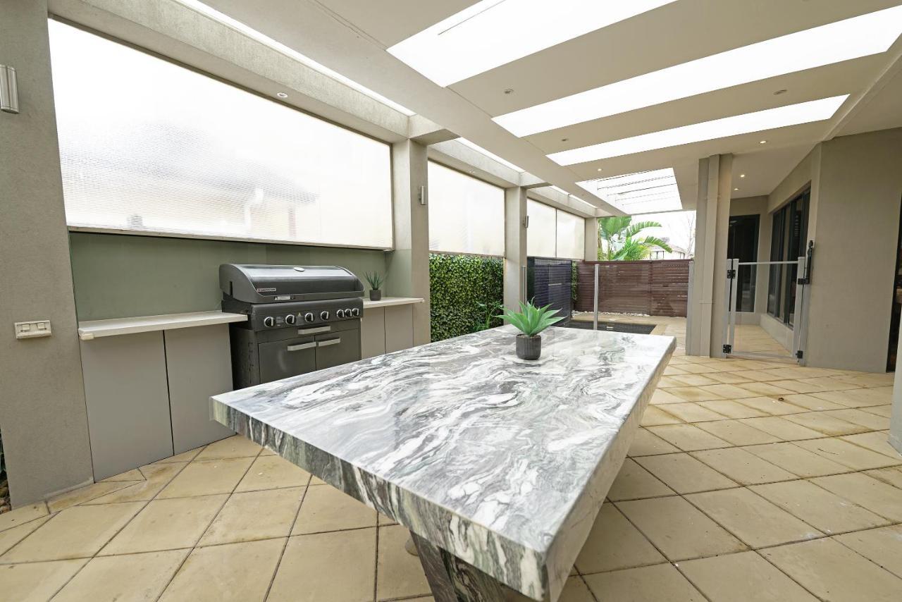 Luxury 7Brm Entire House Lakeview Blackswans Wifi Bbq Resort ポイント・クック エクステリア 写真