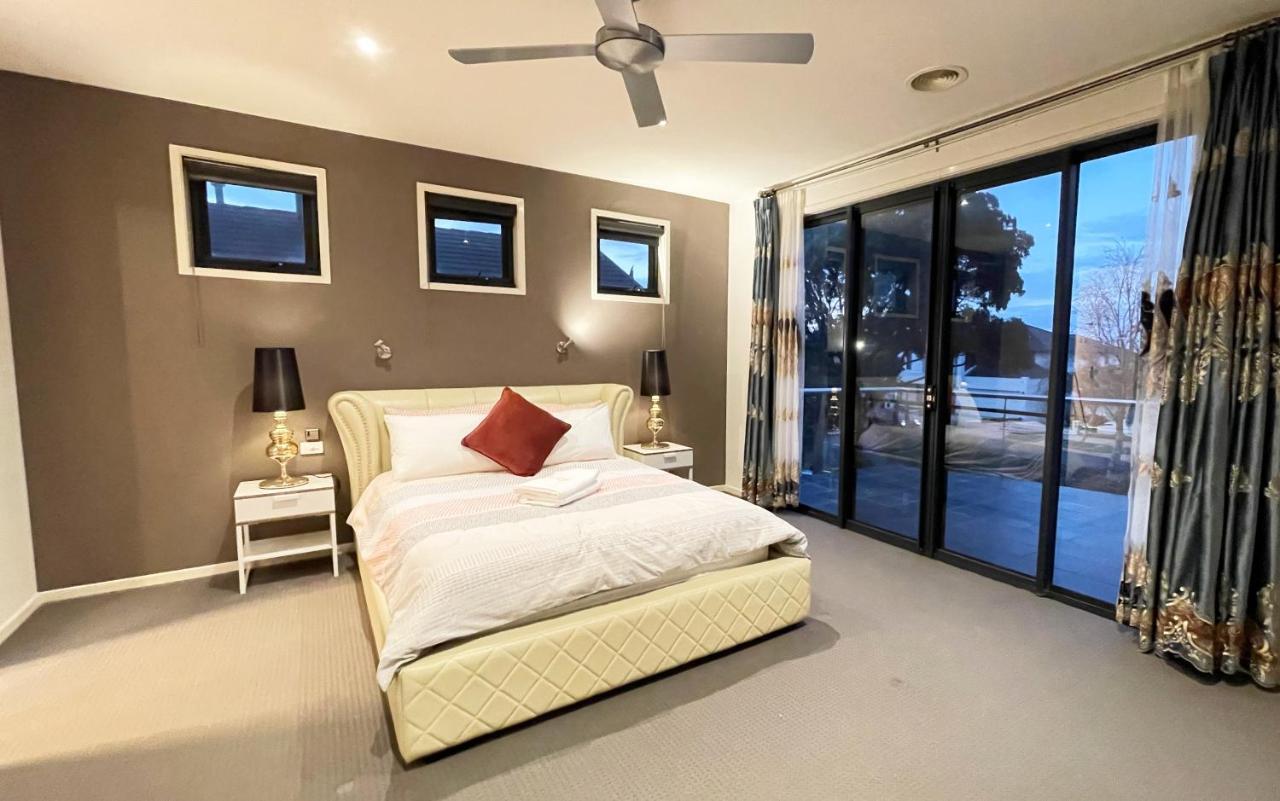 Luxury 7Brm Entire House Lakeview Blackswans Wifi Bbq Resort ポイント・クック エクステリア 写真