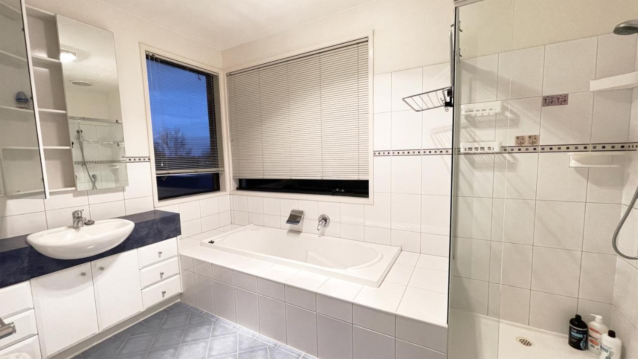 Luxury 7Brm Entire House Lakeview Blackswans Wifi Bbq Resort ポイント・クック エクステリア 写真